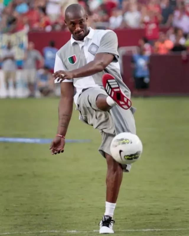 单节41分+21-0攻击波！库里31分带队血洗爵士，勇士终结三连败重返西部前八（单节41分掀21-0高潮！库里31分率勇士大胜爵士，止三连败重回西部前八）