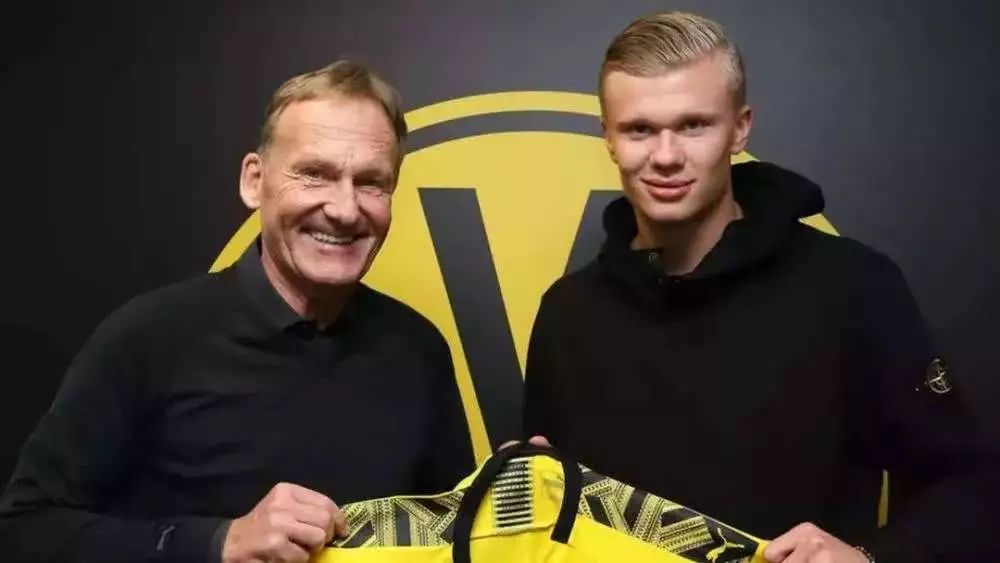 半场战报：拜仁1-0斯图加特，莱默尔脚后跟破门，奥利塞助攻（半场速报：拜仁1-0领先斯图加特，莱默尔后脚跟破门，奥利塞送助攻）