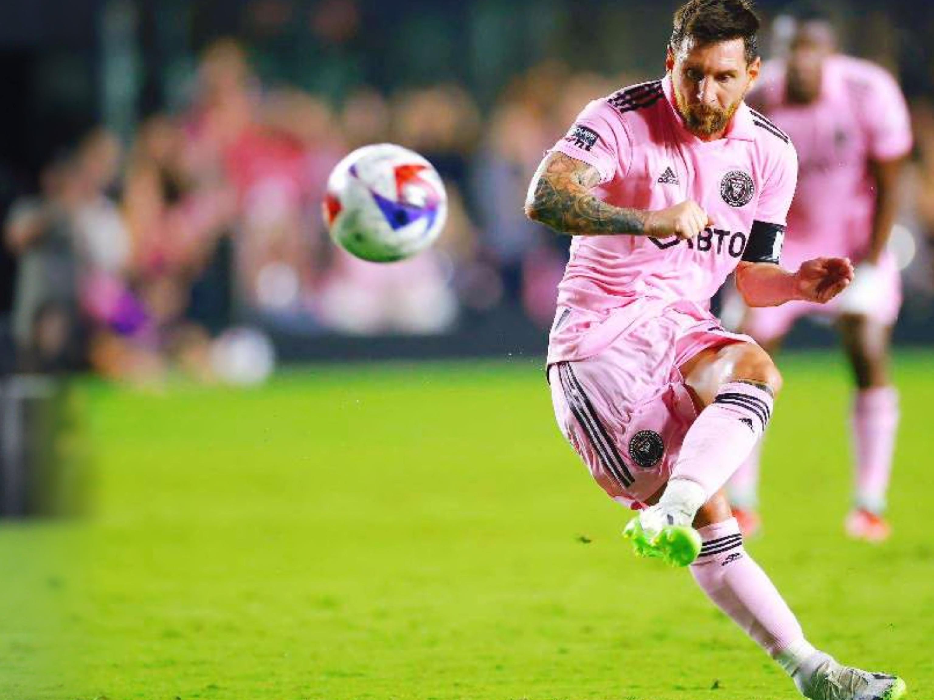 高效发挥！亚历山大半场6中5拿到17分3篮板3助攻（手感火热！亚历山大半场6投5中砍下17分3篮板3助攻）