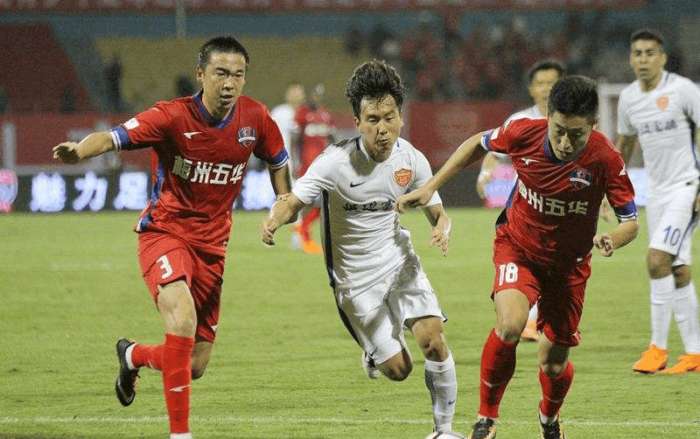 萨哈：曼联在转会市场必须谨慎，冬窗不能急于放走梅努（萨哈：曼联应谨慎操作转会，冬窗勿仓促放走梅努）